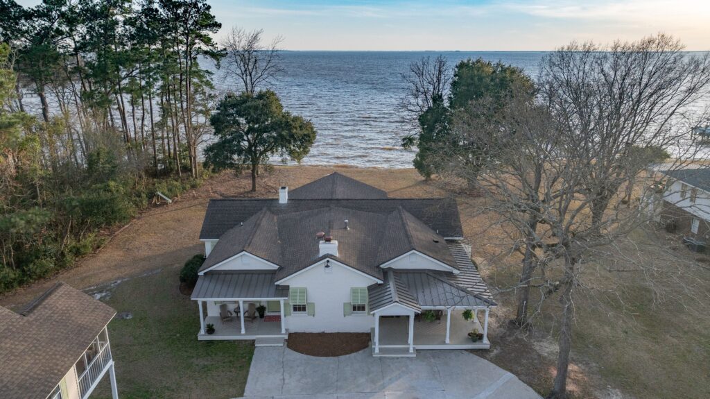 Front Image of Vacation Rental House: Stunning Lake Moultrie Estate on Deep Water