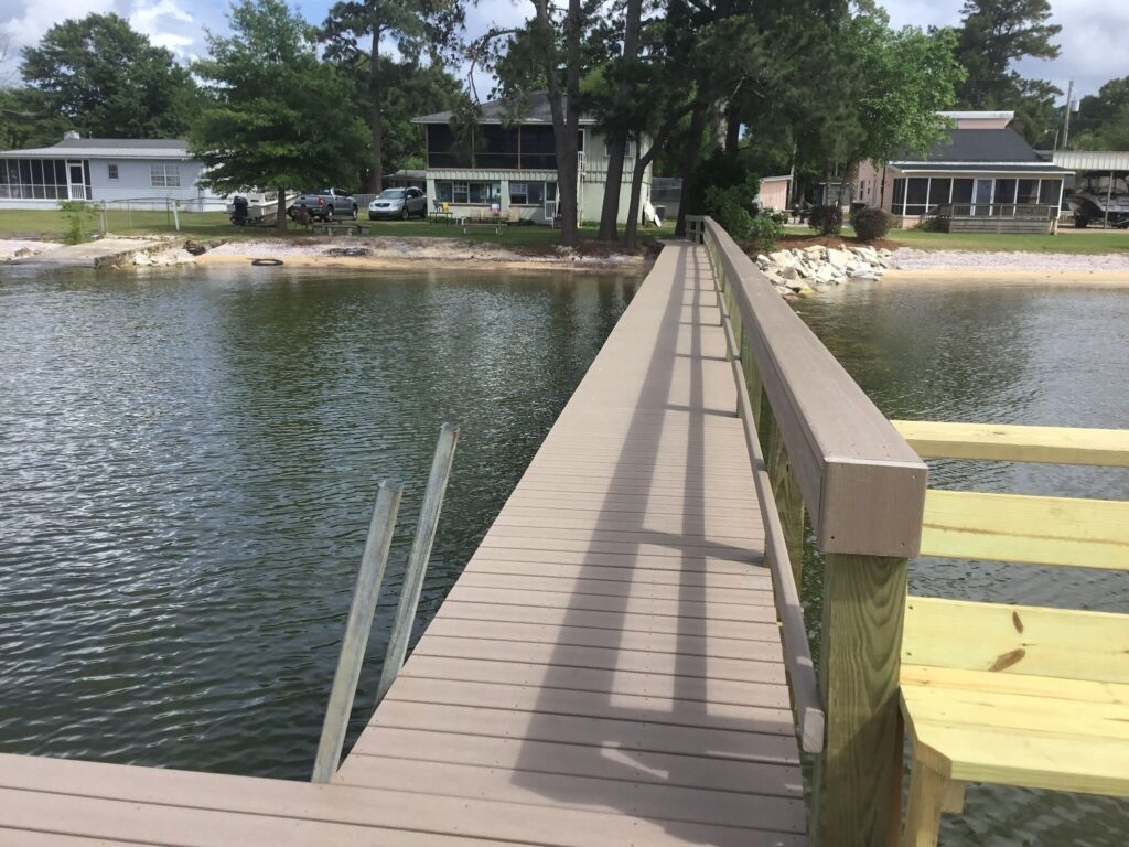 Front Image of Vacation Rental House: Waterfront Home on Lake Moultrie with New Dock and new private boat landing