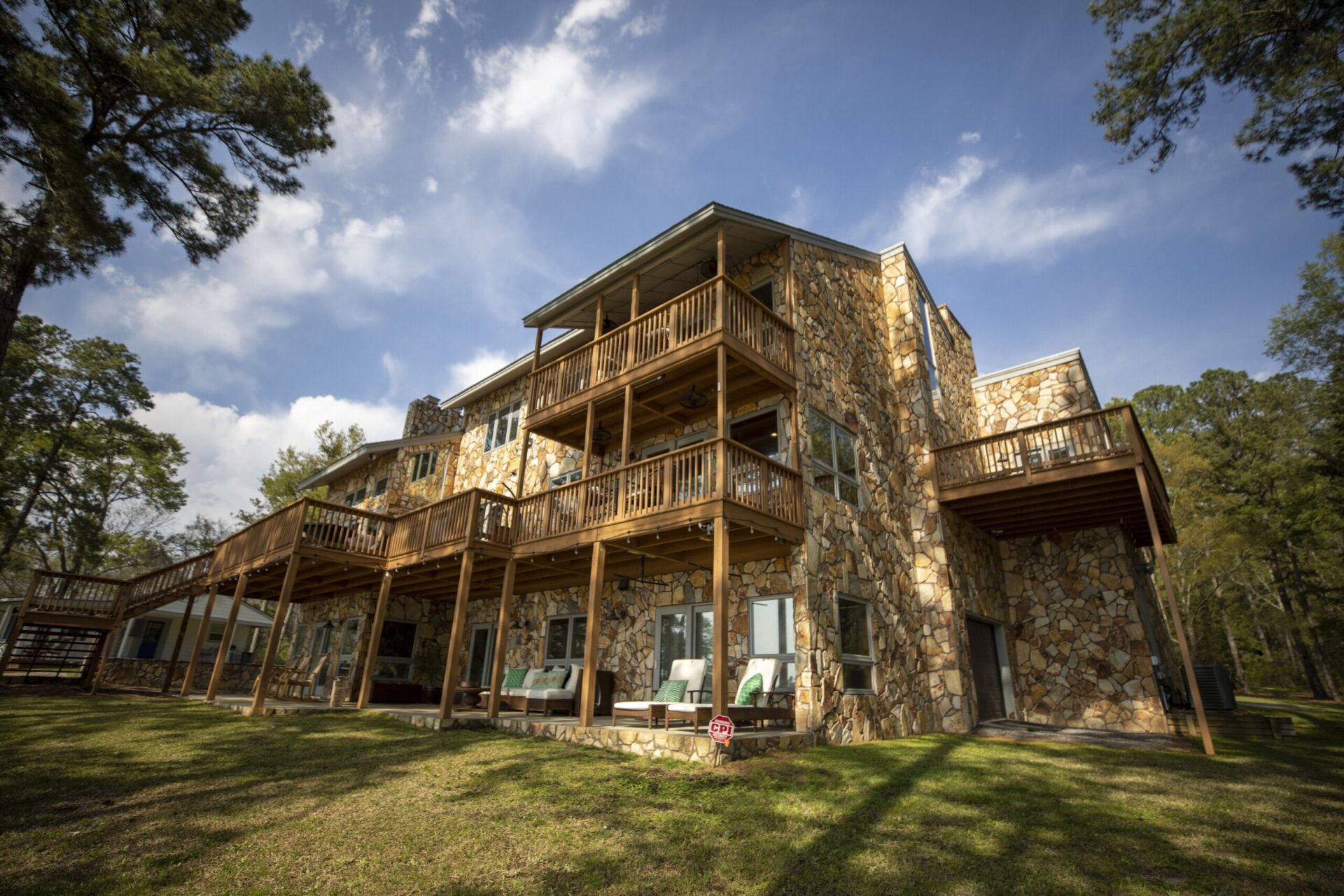 6000+ SF Lake Wateree Estate, Boat Ramp & Dock, kayaks + HOT TUB!