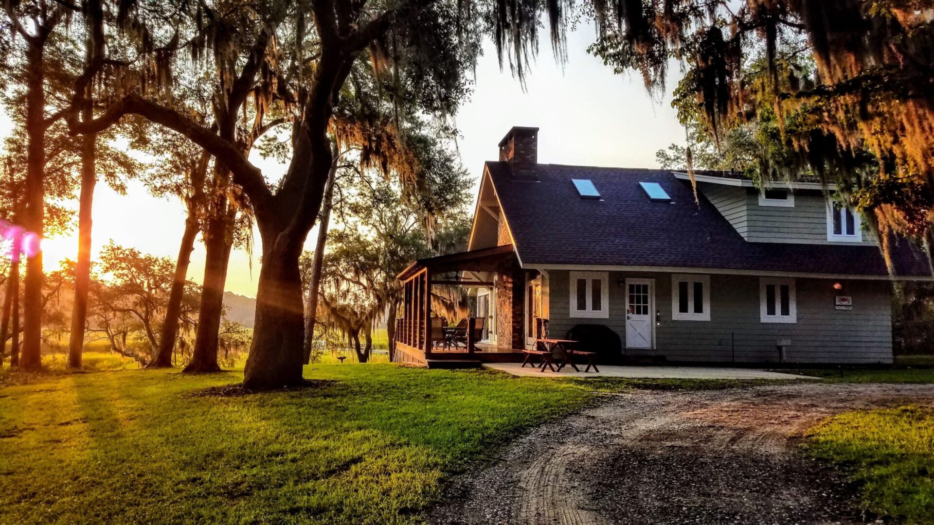 Beautiful Water Views, Huge Yard, Boat Dock, Private, Quiet, Minutes to Beaufort