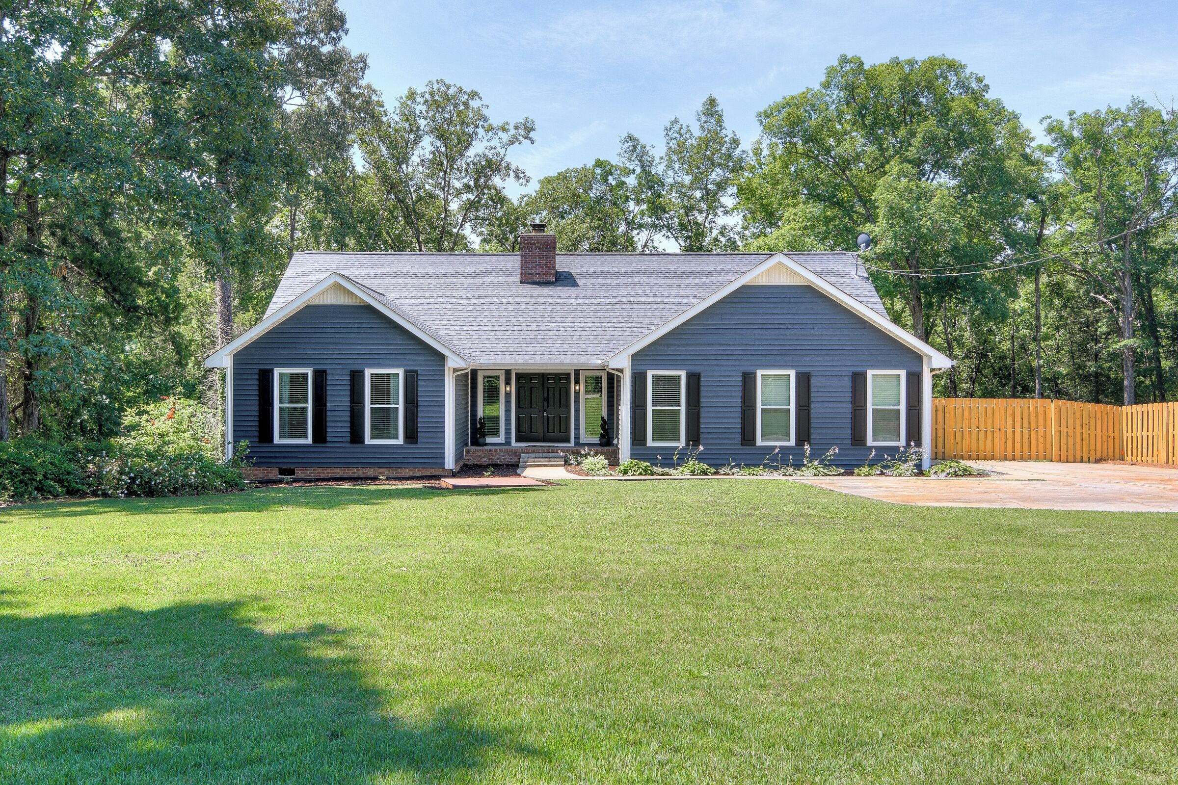 Blue Lagoon lake front house on Clarks HillLake Thurmond