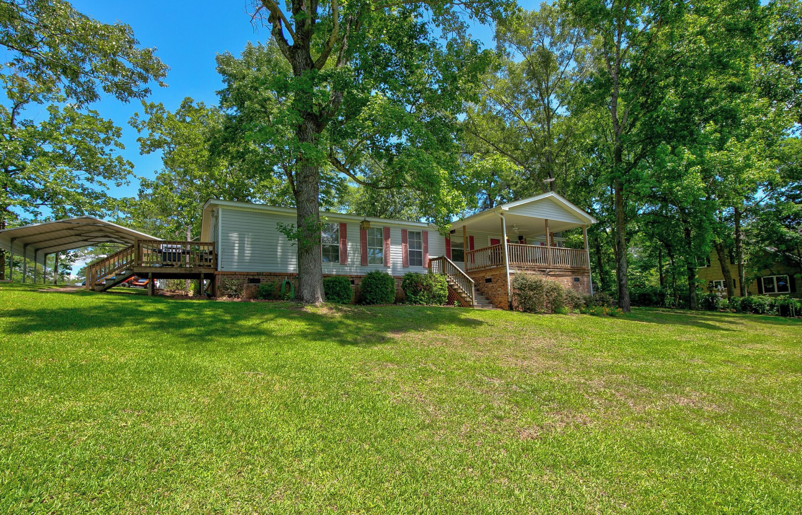 Great Lake Wateree Retreat! Enjoy view from the deck with your morning coffee. Great Lake Wateree Retreat! Enjoy view from the deck with your morning coffee.