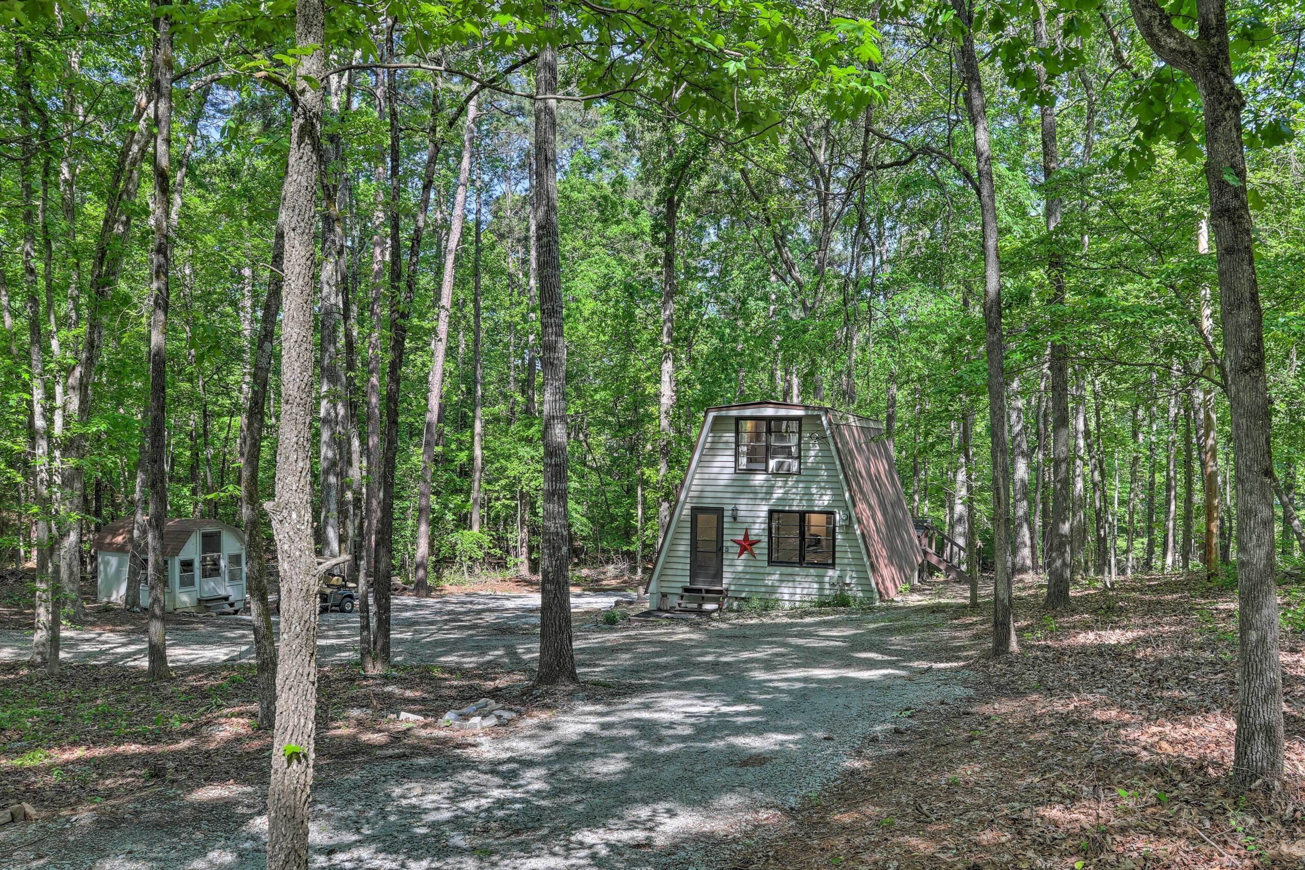 Quaint Tignall Cabin w Deck & Private Dock!