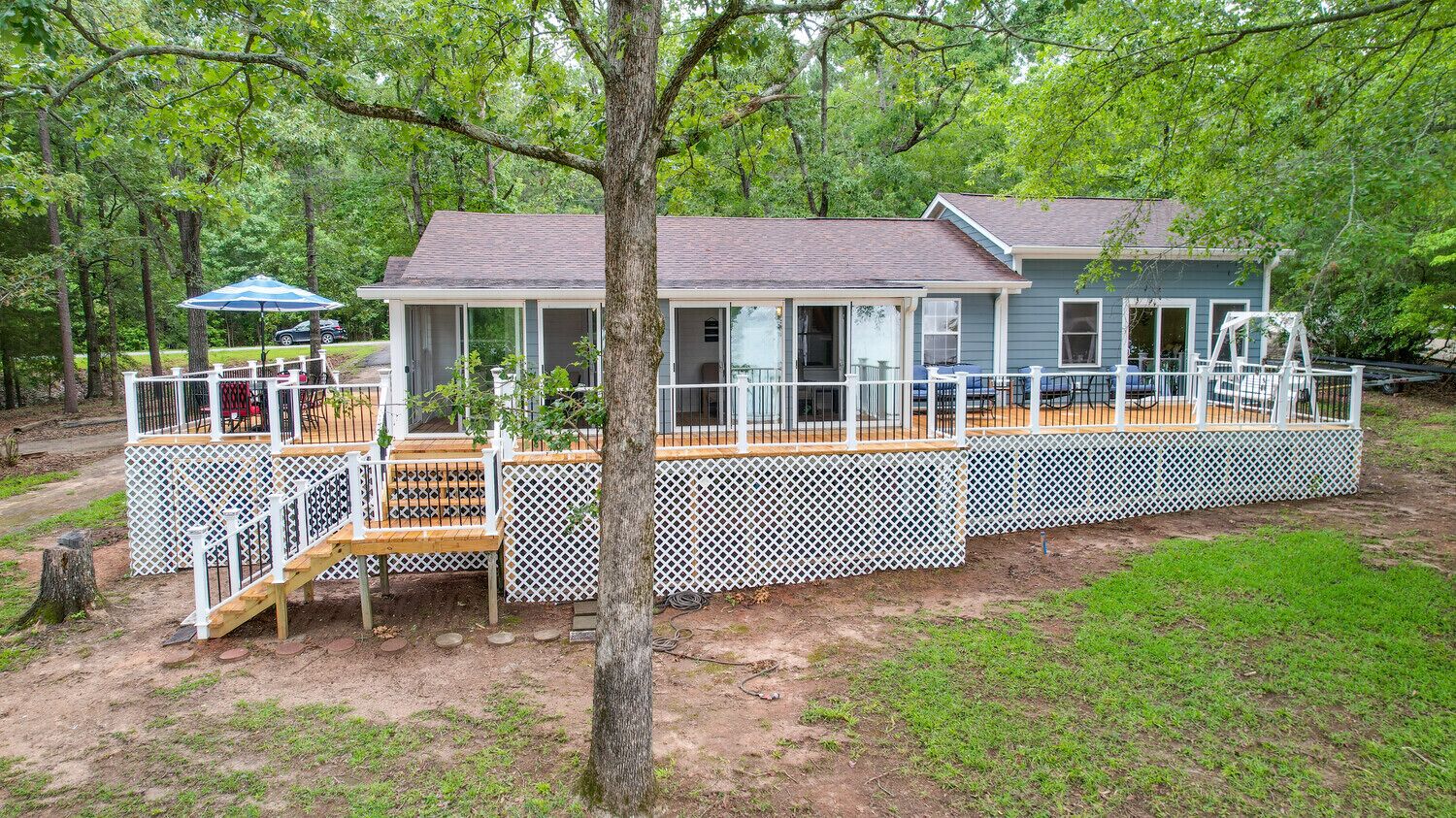 Stunning Lakefront Retreat Immerse Yourself in Serenity and Breathtaking Views Stunning Lakefront Retreat Immerse Yourself in Serenity and Breathtaking Views