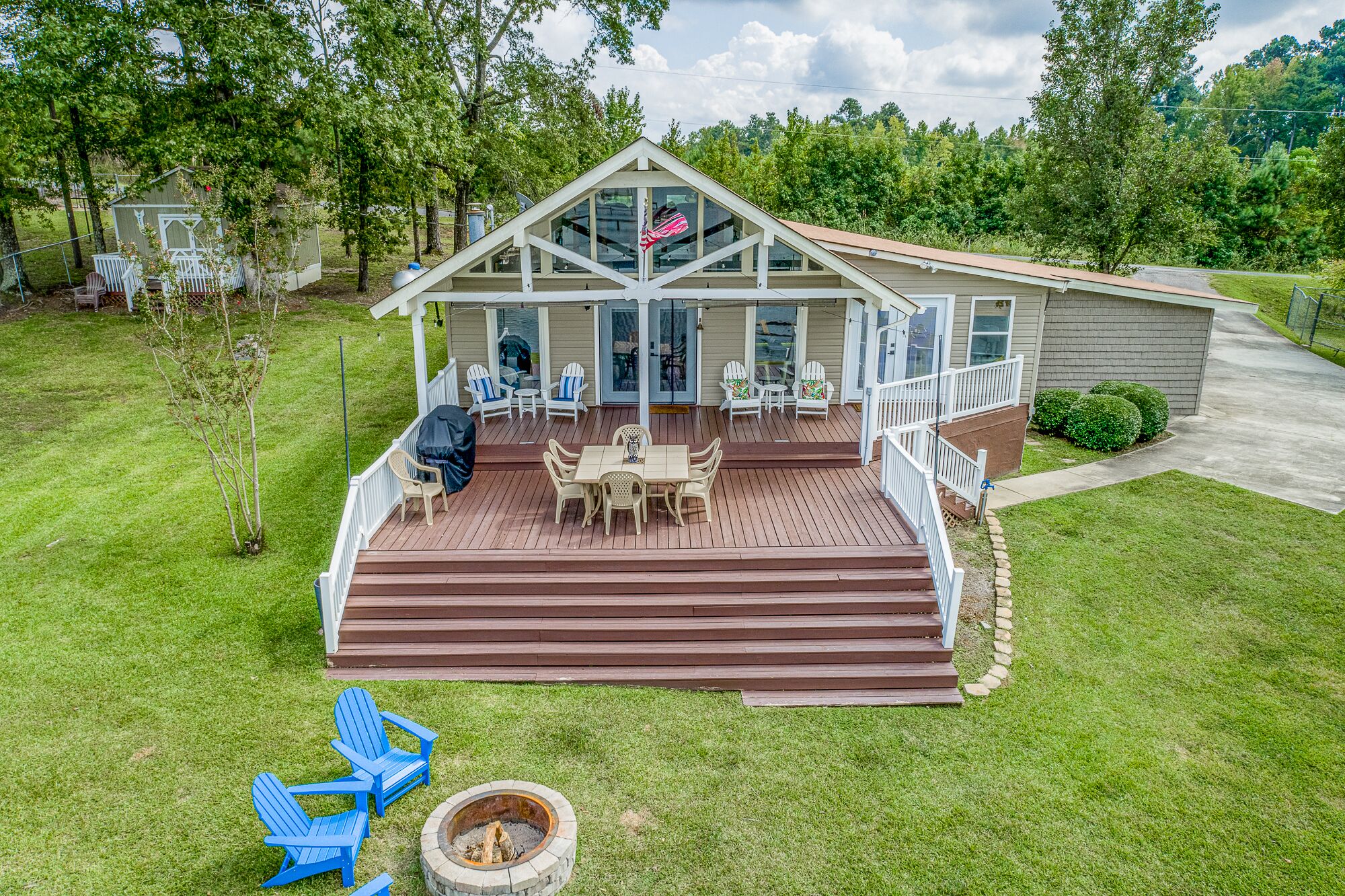 Stylish, Amenity-Rich, Waterfront house Fenced-in, Boat Ramp, Dock, SUP, Kayaks Stylish, Amenity-Rich, Waterfront house Fenced-in, Boat Ramp, Dock, SUP, Kayaks