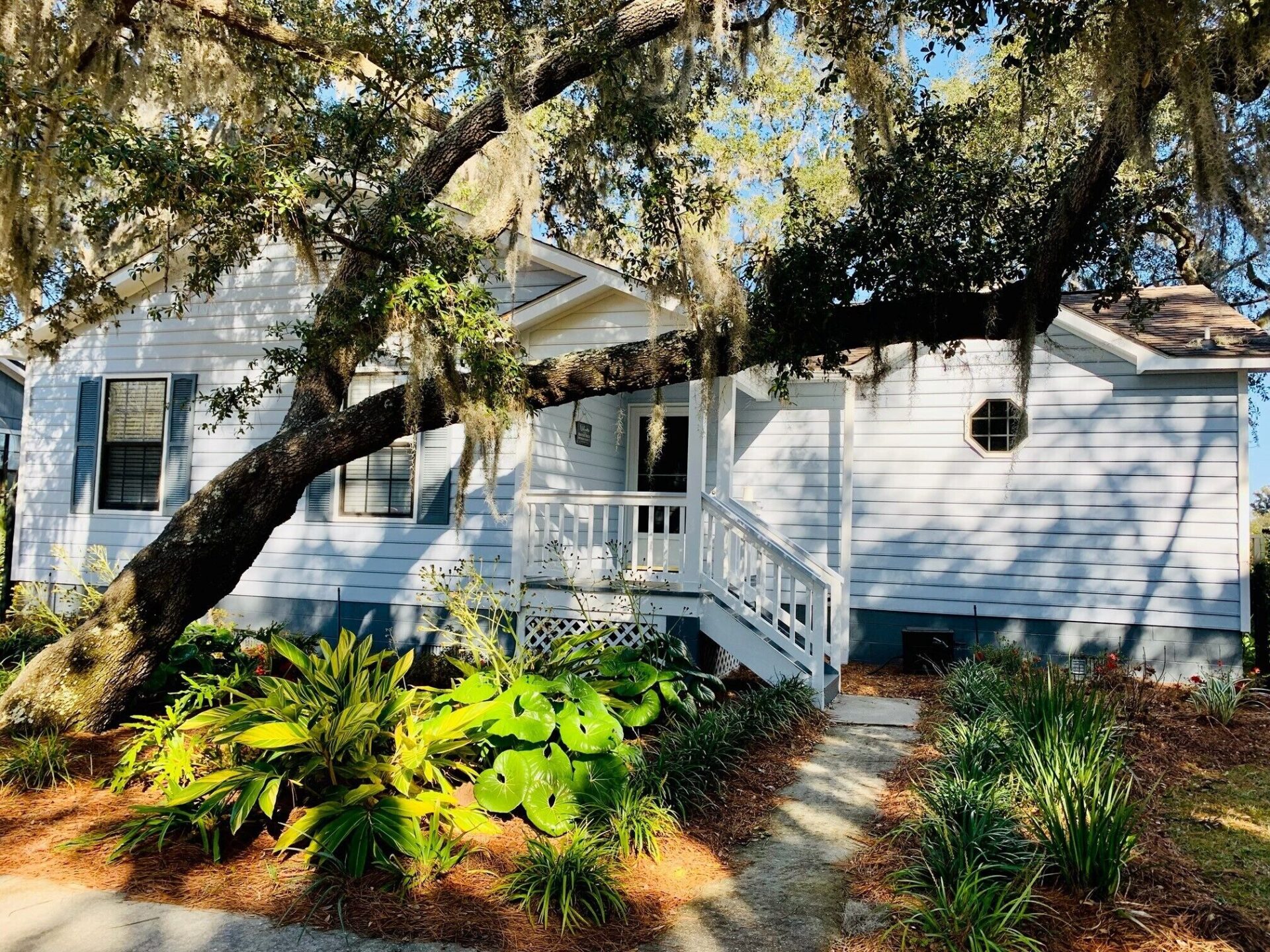 The Beaufort Breeze Five Minutes from Historic Beaufort with Marsh and Dock!