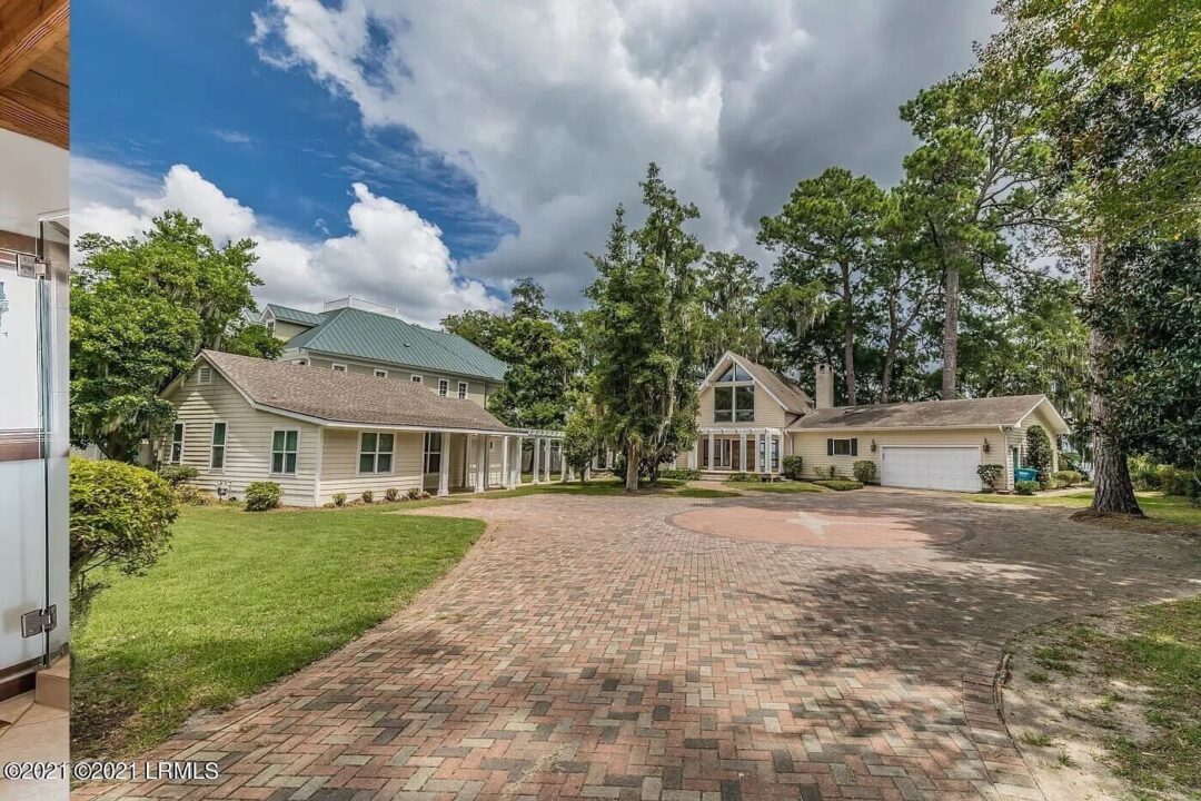 Waterfront! Deepwater! Private Dock! Cottage in the City!