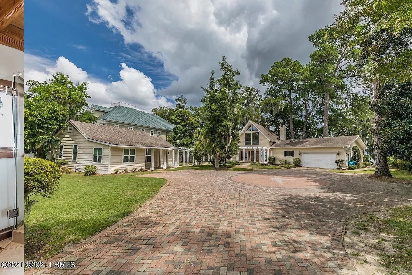 Waterfront! Deepwater! Private Dock! Cottage in the City! Waterfront! Deepwater! Private Dock! Cottage in the City!