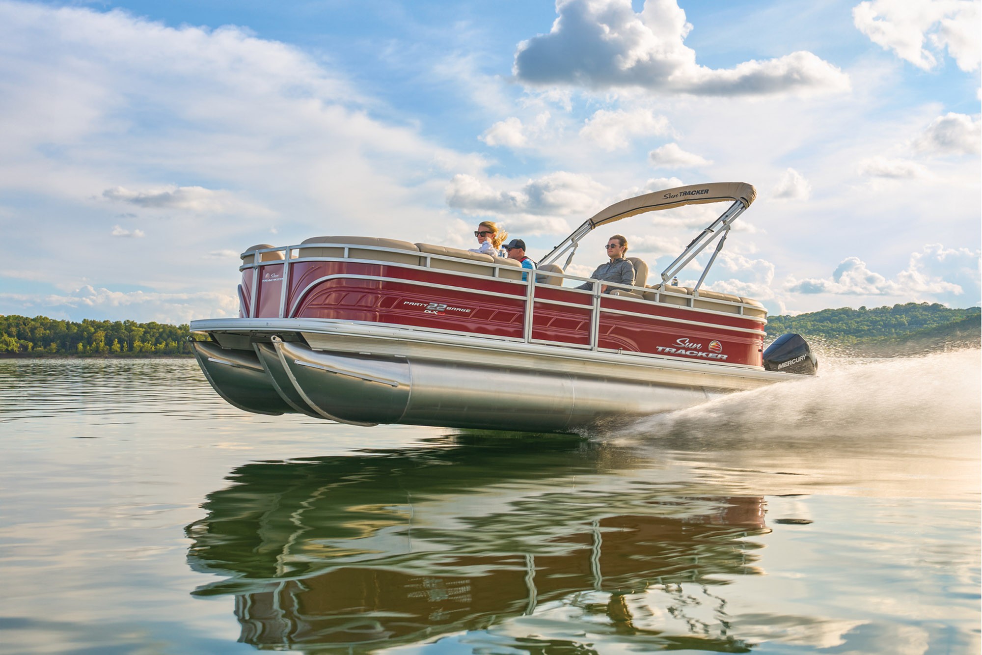 Sun Tracker Pontoons Image