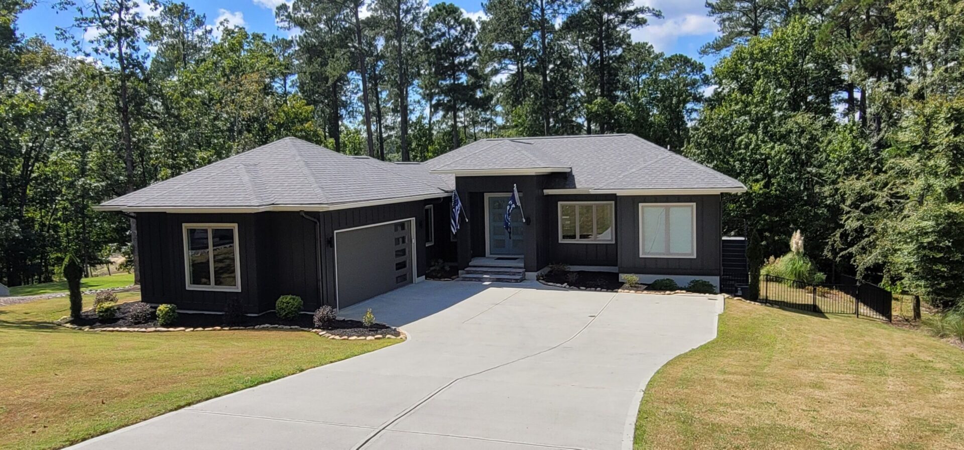 Lakefront Golf Course Vacation with Heated Pool