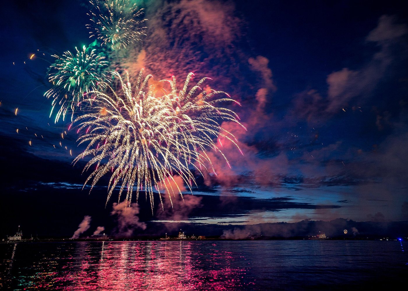 2 Hour Hilton Head Boat Rental With VIP Fireworks Viewing 2 Hour Hilton Head Boat Rental With VIP Fireworks Viewing