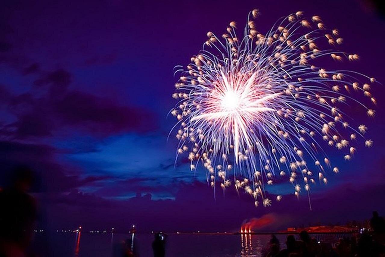 Private Sunset and Fireworks Dolphin Tour (6 people max) Private Sunset and Fireworks Dolphin Tour (6 people max)