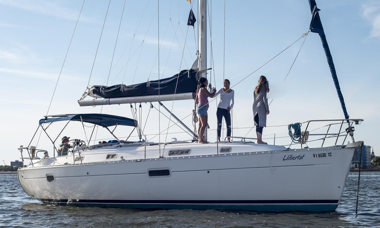 Luxury BYOB Sailing in the Charleston Harbor Luxury BYOB Sailing in the Charleston Harbor