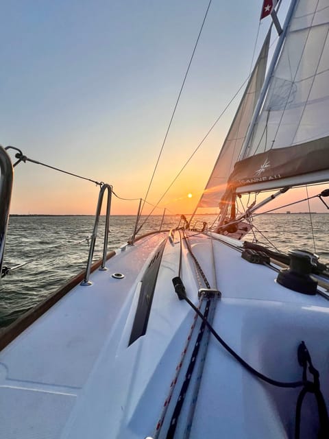 Private Daytime or Sunset BYOB Sailing Charter Private Daytime or Sunset BYOB Sailing Charter