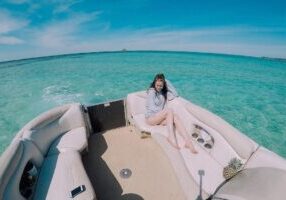 12 passenger Crab Island pontoon boat rental