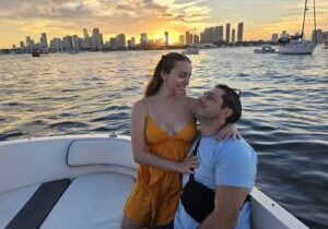 2 hrs Miami Private Boat Tour with Cooler, Ice, Bluetooth Stereo