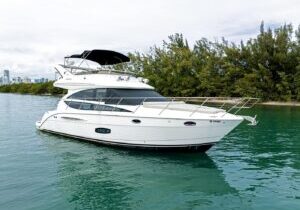 42 Ft Private Yacht Miami, rent for 2 our 4 hours, for 12 people