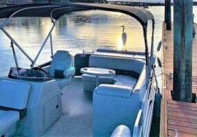 8-Hour Private Hilton Head Pontoon Boat Rental