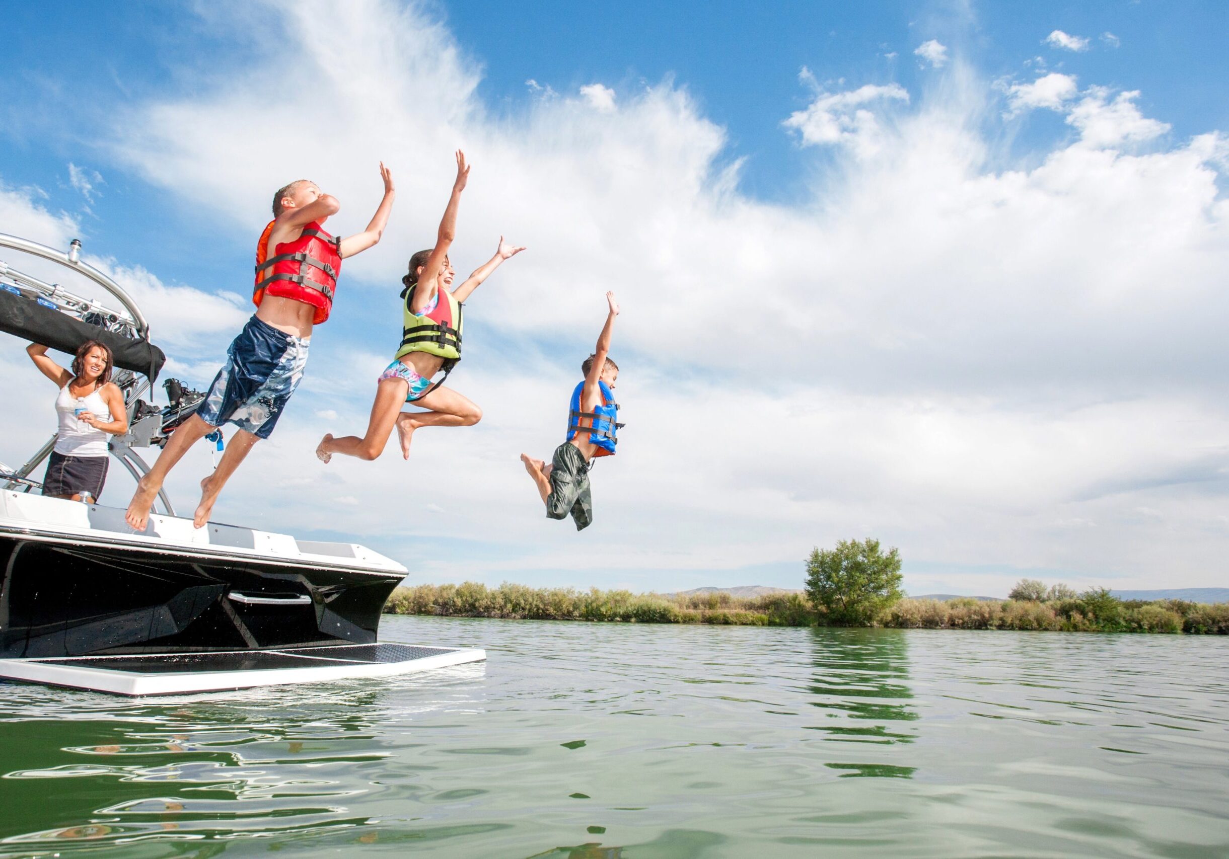 Boat Club vs Buying Feature Image