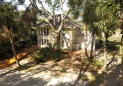 Gorgeous Canal Home - Fantastic Central Location - just steps to the best Beach