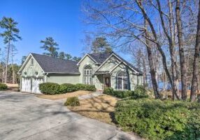 Luxe Lake House wpool & dock on deep water cove