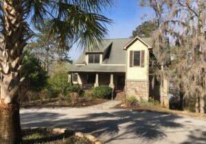 Private executive lakefront retreat