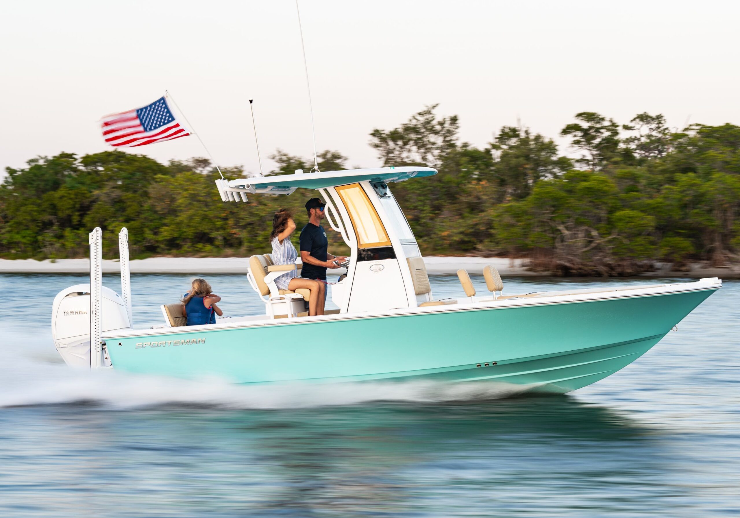 Sportsman Masters 227 Running Sportsman Masters 227 feature image showing off the whole boat cruising on the water.