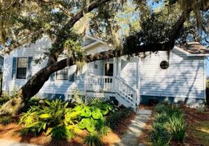 The Beaufort Breeze Five Minutes from Historic Beaufort with Marsh and Dock!
