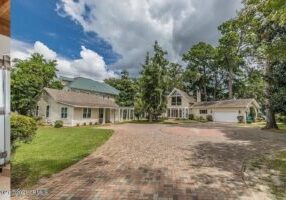 Waterfront! Deepwater! Private Dock! Cottage in the City!
